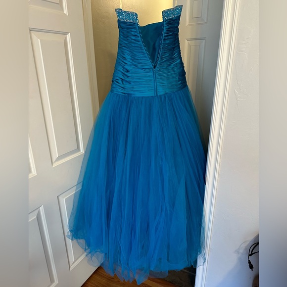 Women’s Formal Blue Dress / Evening Gown - Picture 4 of 10